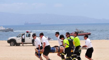 Iquique: Armada rescató a tres personas en Playa Boca del Diablo