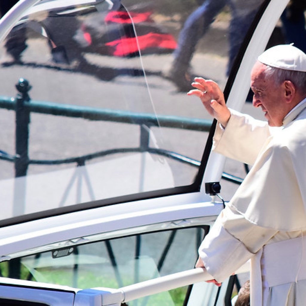 El Papa invita a parejas que no pueden tener hijos a "no tener miedo" de adoptar