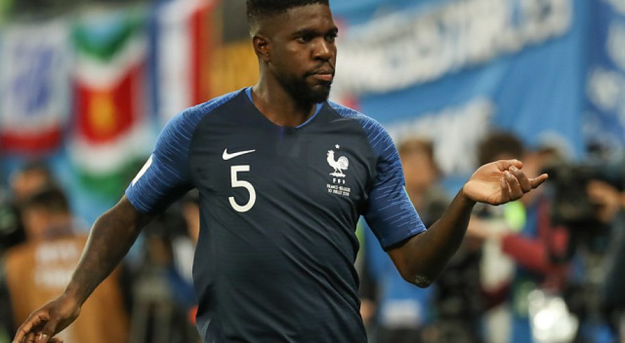 Samuel Umtiti será intervenido este martes por una fractura en el pie