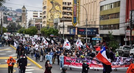 Denuncian suspensión de vacaciones y feriados legales a trabajadores de la salud