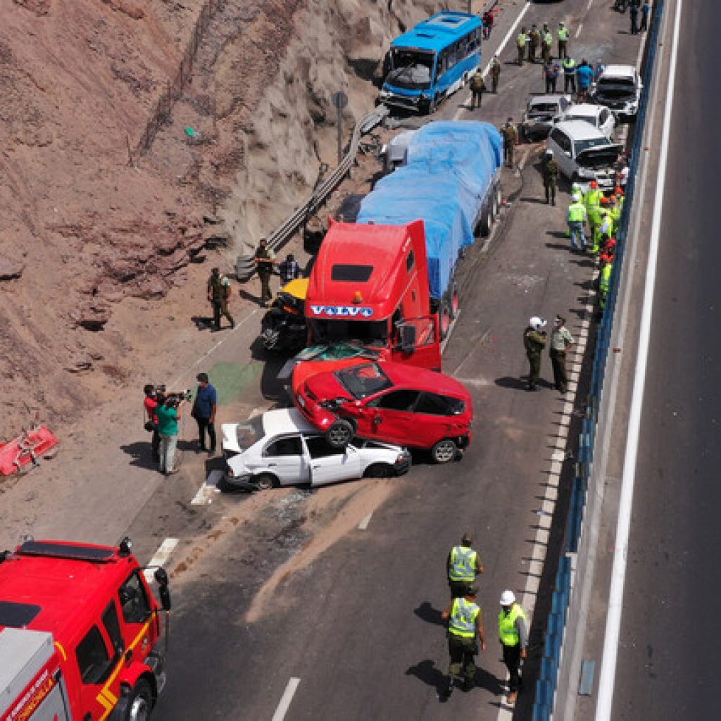 Choque múltiple en Pozo Almonte dejó un niño muerto y 8 personas heridas