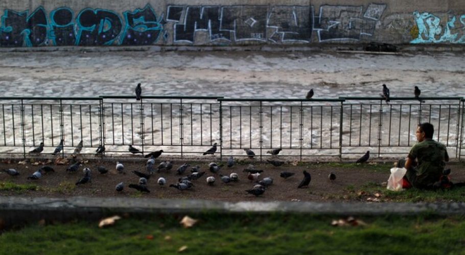 Investigan hallazgo del cuerpo de un hombre en la ribera del río Mapocho