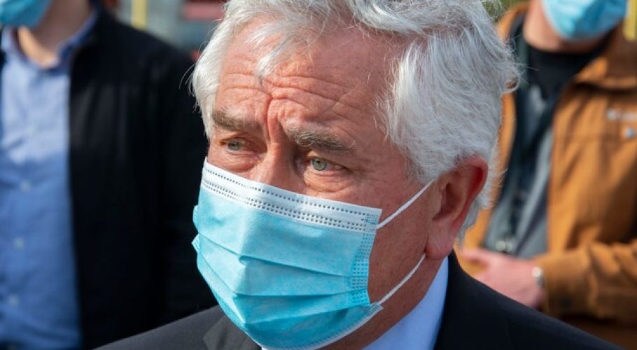 Ministro Enrique Paris: “No es el momento de dejar las mascarillas”