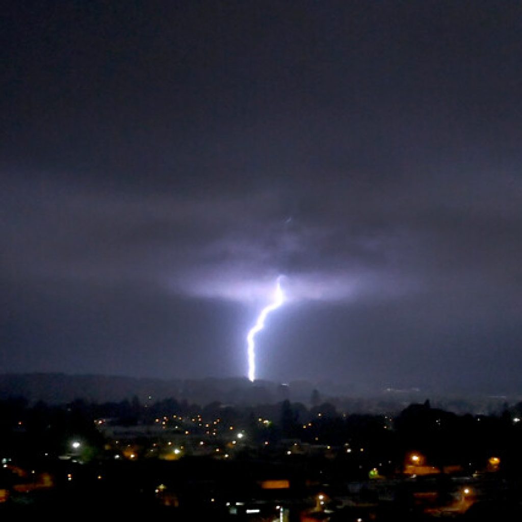 Alerta Temprana Preventiva para 10 comunas de la RM por tormentas eléctricas