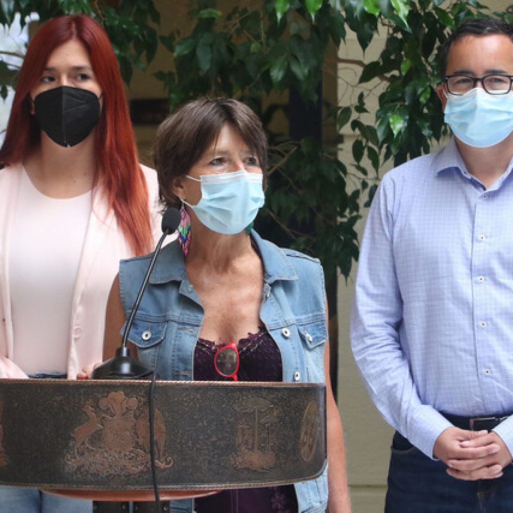 Cristina Girardi destacó que colegios municipales no exijan el uniforme escolar