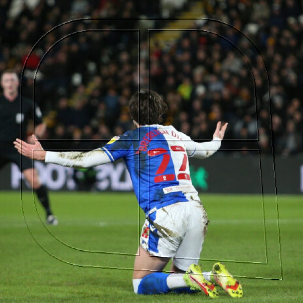 Championship: Brereton Díaz salió lesionado en empate del Blackburn Rovers