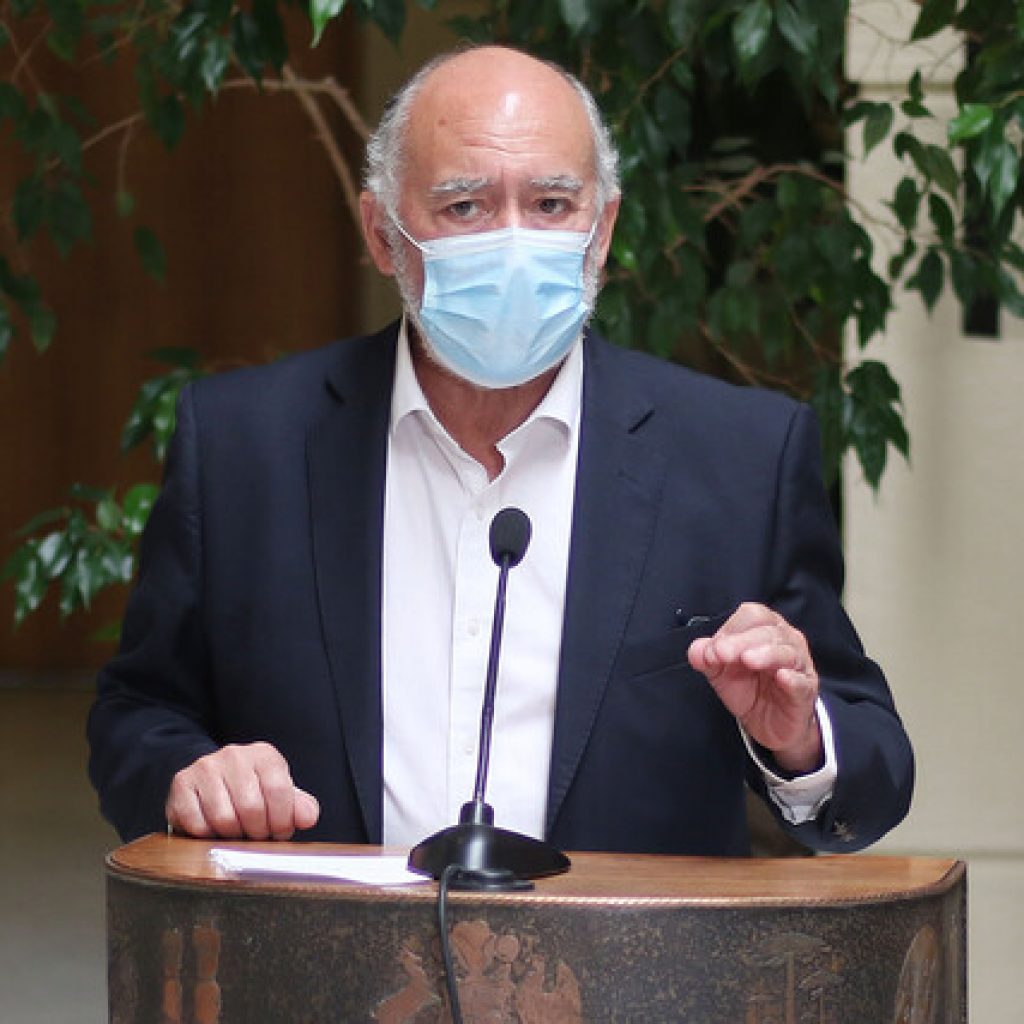 Flores ofició a Contraloría y Cancillería por reaparición de Allamand en España