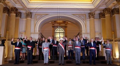 El presidente de Perú toma juramento al nuevo gabinete ministerial