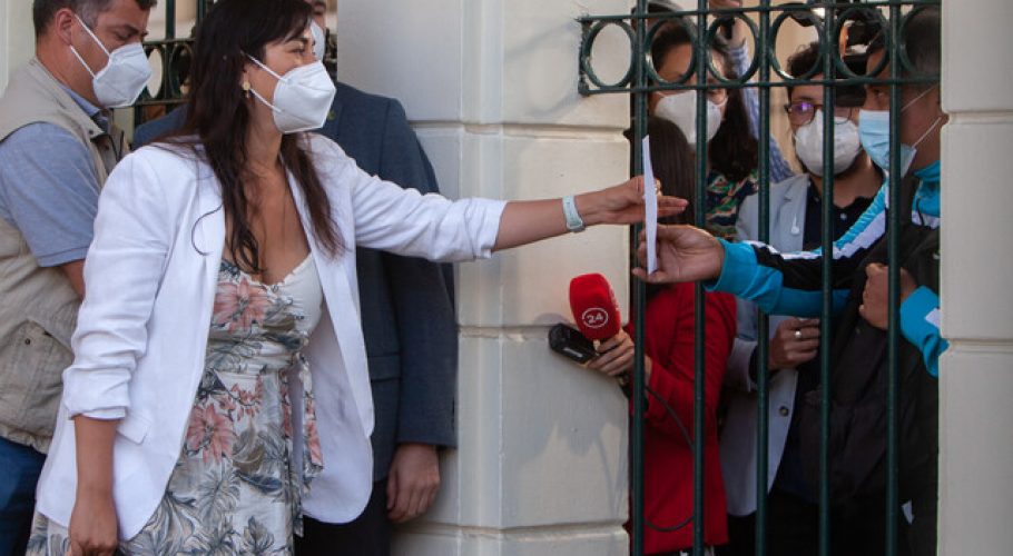 Confirman 4 casos positivos de COVID-19 al interior de la “Moneda chica”