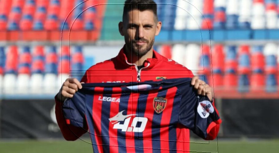 Joaquín Larrivey fue oficializado como nuevo refuerzo del Cosenza Calcio