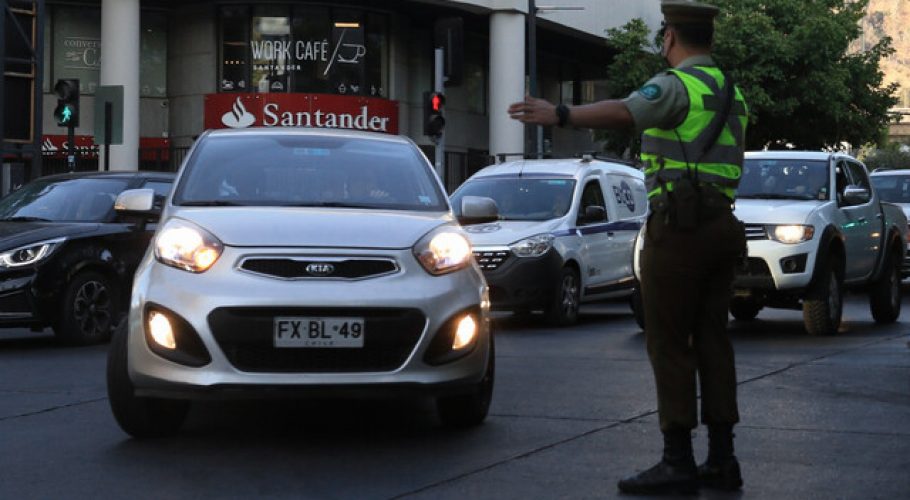 Camión arrasó con postes y cables del tendido eléctrico en Providencia
