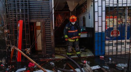 Gran incendio afectó a locales comerciales del Barrio Franklin