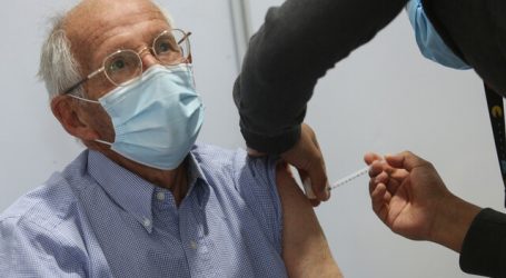 Supervisan proceso de vacunación con 4a dosis en mayores de 55 años y más