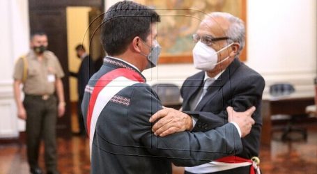 Presidente de Perú toma juramento a su cuarto gabinete ministerial
