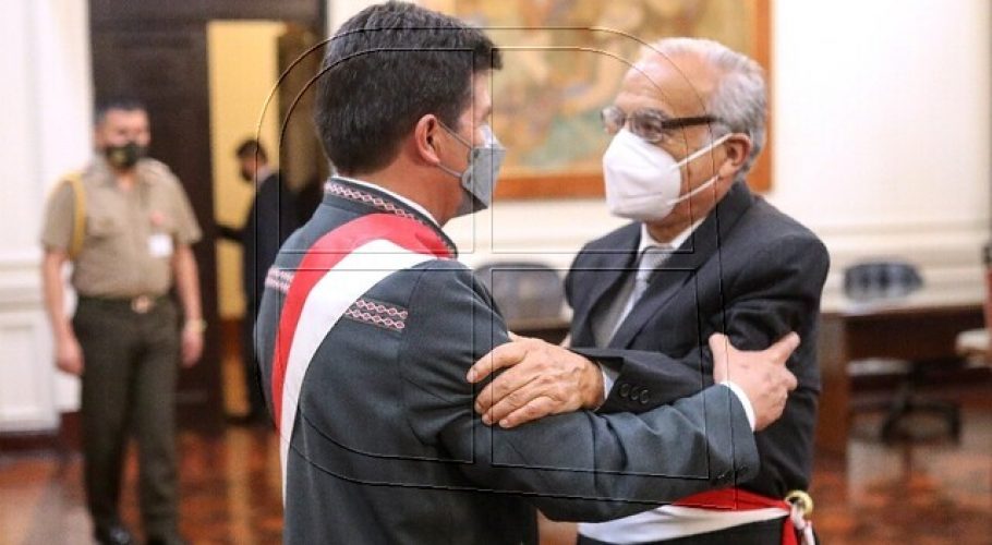 Presidente de Perú toma juramento a su cuarto gabinete ministerial