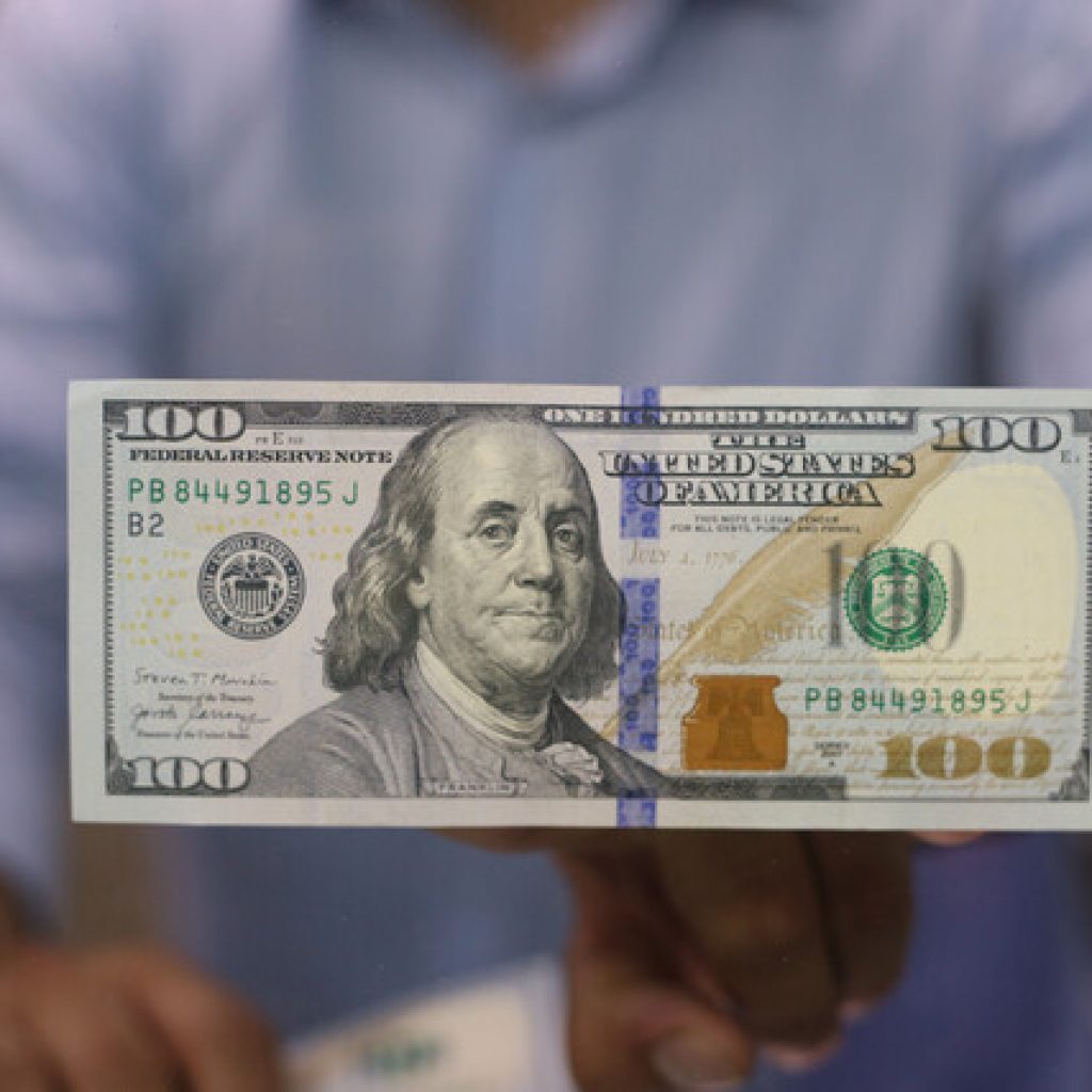 Dólar mantiene tendencia al alza en una jornada con poca volatilidad