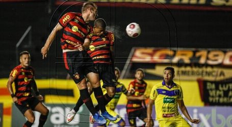 Javier Parraguez se estrena oficialmente con gol anulado en el Sport Recife