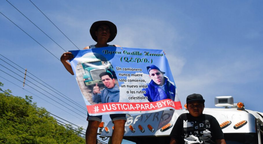 Masiva caravana por Antofagasta despide restos de camionero Bayron Castillo