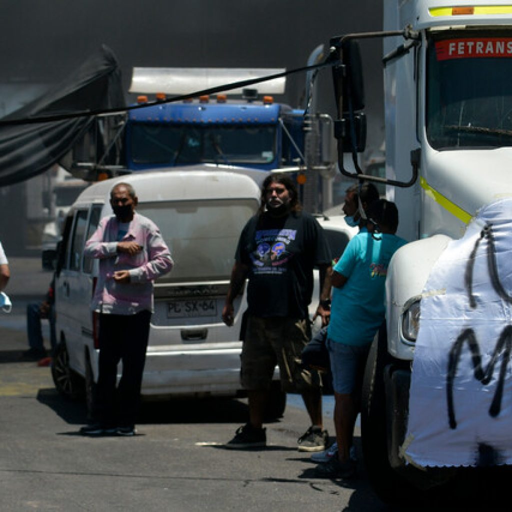 Camioneros anuncian fin del paro este lunes en Antofagasta e Iquique
