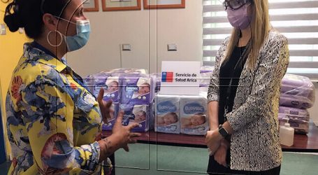Seremi entrega pañales para bebés de madres migrantes en el Hospital de Arica