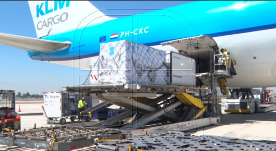 Llegan al país 200 mil dosis de vacunas Sinovac contra el Covid-19