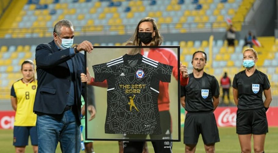 Christiane Endler fue operada con éxito de su rodilla derecha