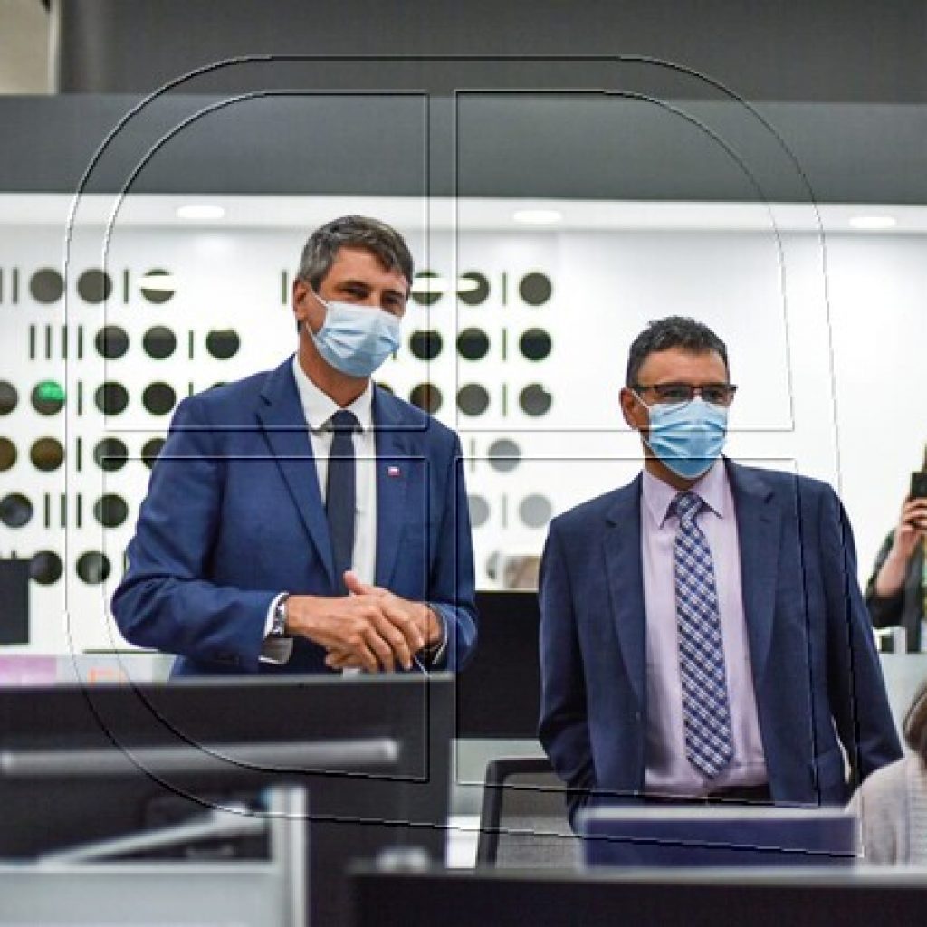 Couve inicia traspaso oficial de información al próximo ministro Flavio Salazar