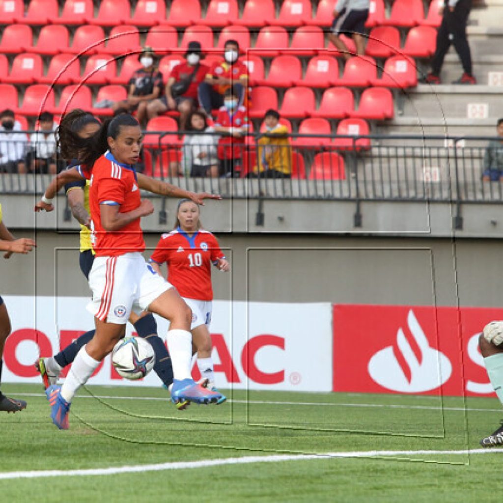 La 'Roja' femenina superó en la agonía a Ecuador en La Calera
