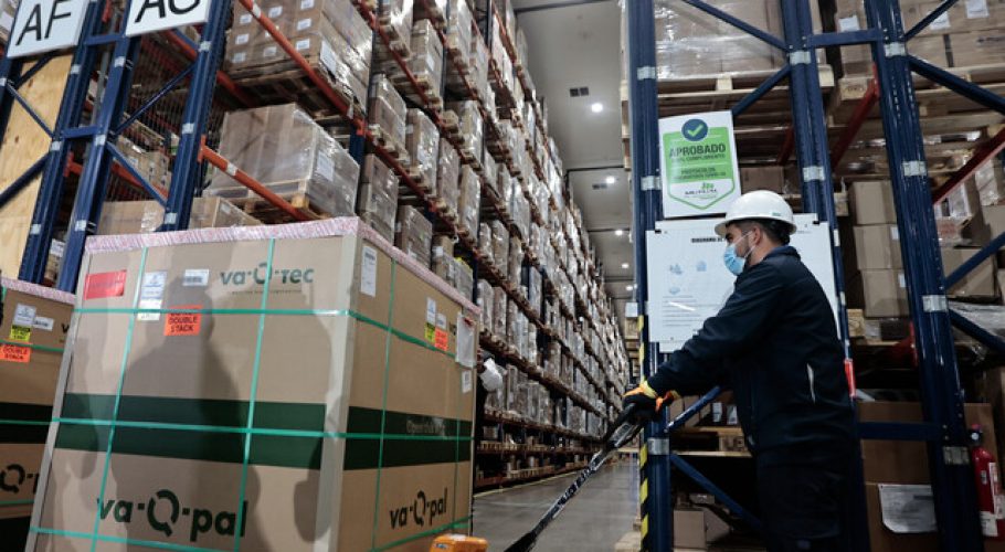 Piñera recibe 1,5 millones de vacunas Moderna y anuncia nuevas medidas