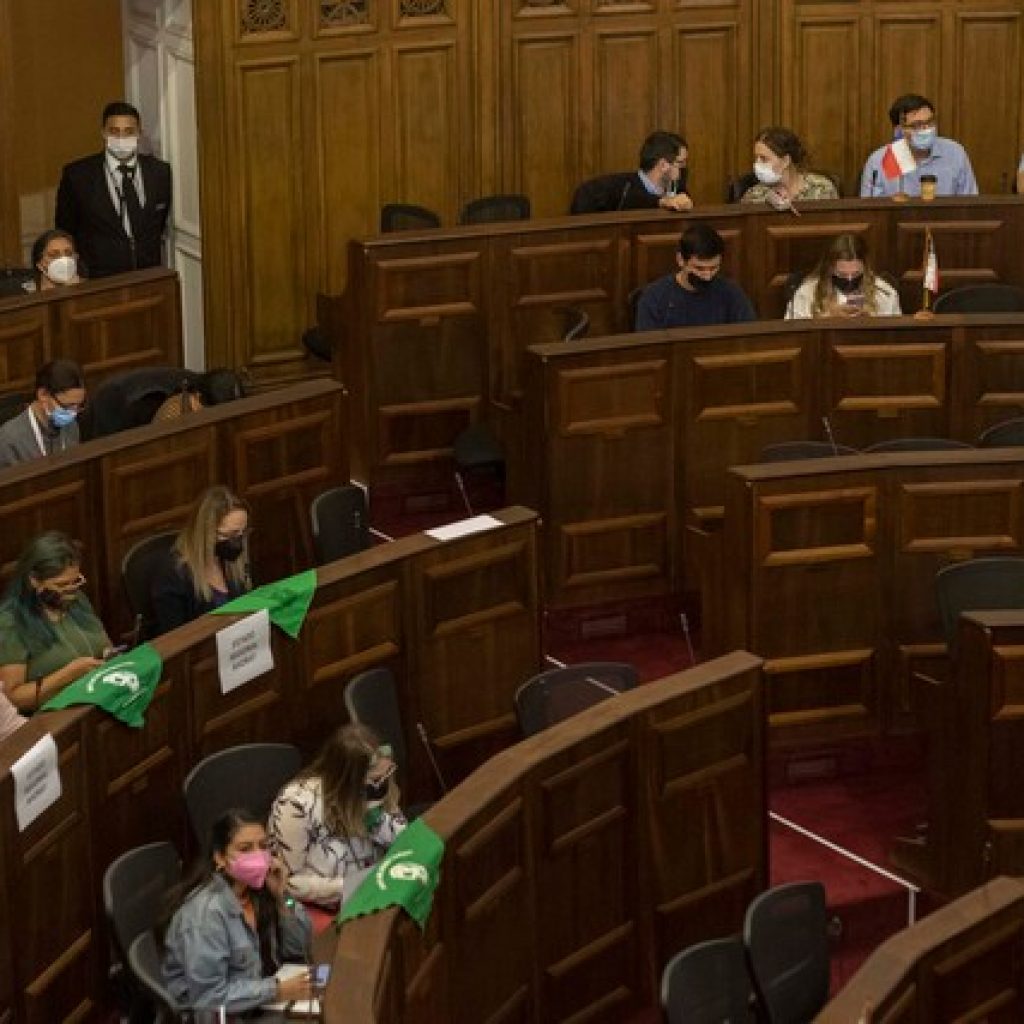 Comisión repone propuestas de pluralismo jurídico e inamovilidad de los jueces