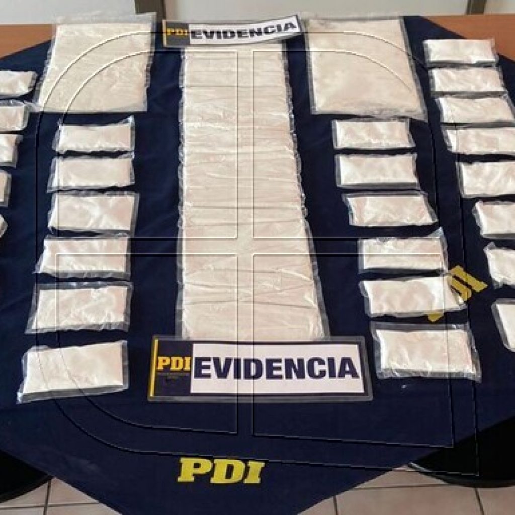 PDI de Arica descubre droga abandonada en límite con Perú