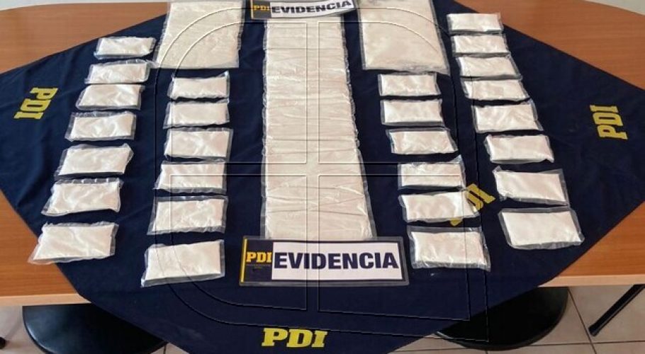 PDI de Arica descubre droga abandonada en límite con Perú