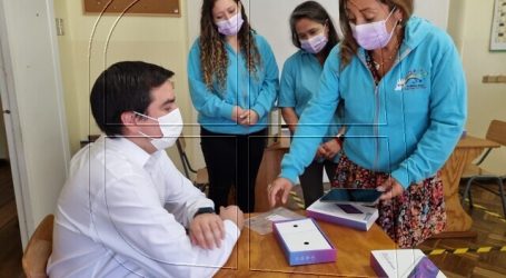 Mineduc concreta entrega de 1.700 tablets a escuelas del Biobío
