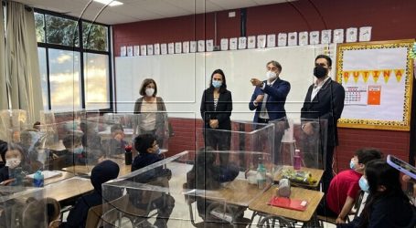 Estudiantes vuelven a clases presenciales en Vitacura