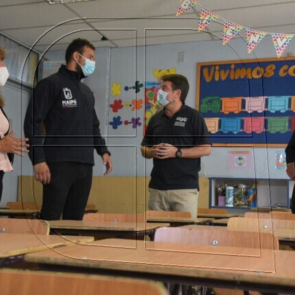 Gobernador Orrego supervisó protocolos para el regreso a clases en la RM