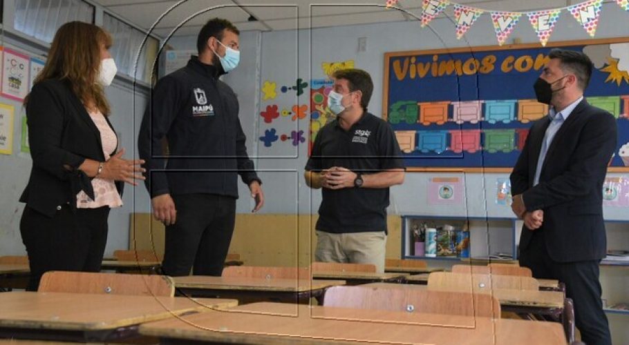 Gobernador Orrego supervisó protocolos para el regreso a clases en la RM