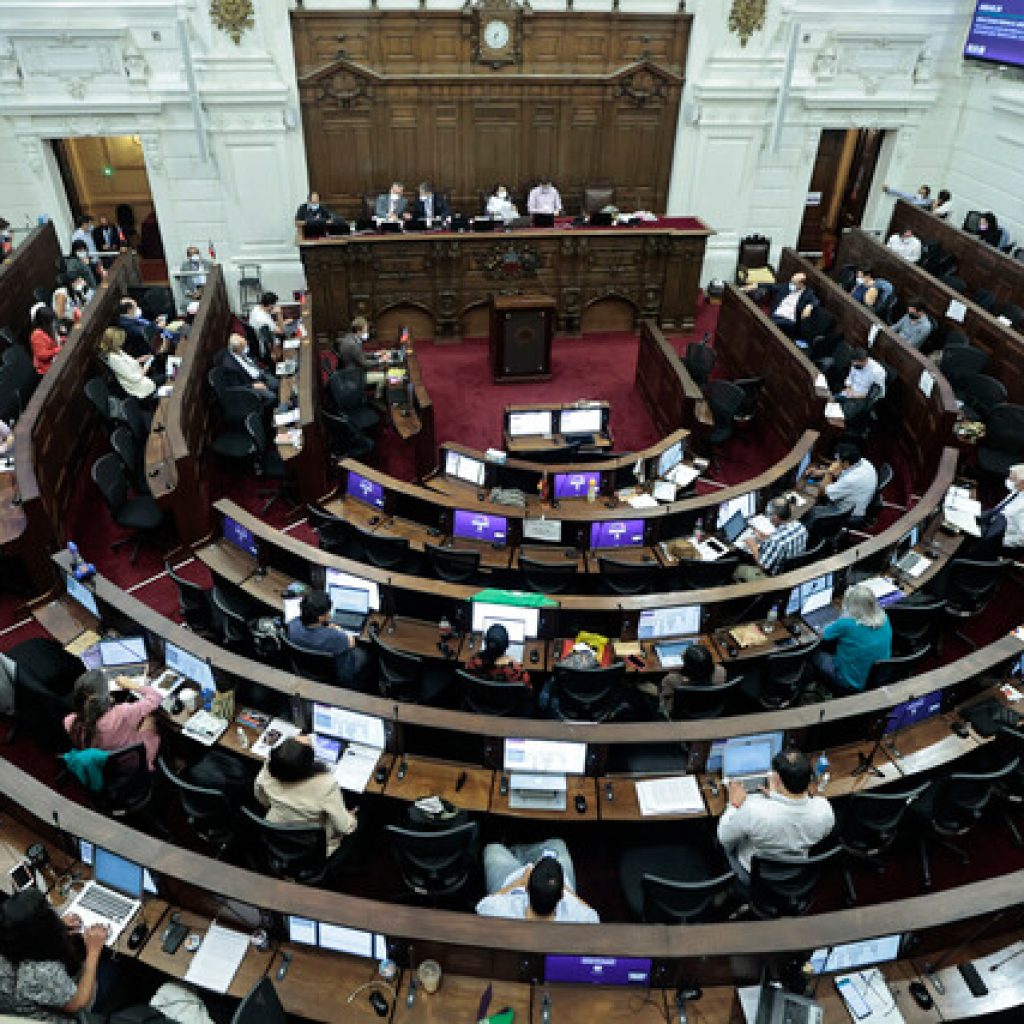 Cadem: Opción “Apruebo” del plebiscito de salida se impondría con un 44%