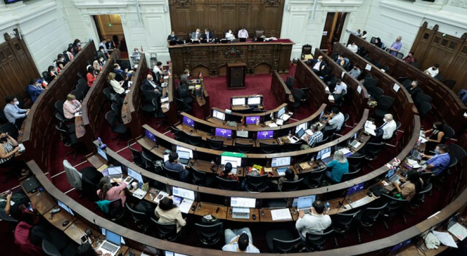 Cadem: Opción “Apruebo” del plebiscito de salida se impondría con un 44%