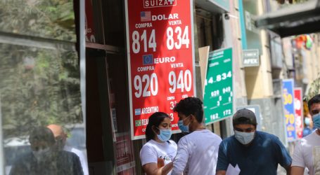 El precio del dólar inició las operaciones de este lunes sobre los 800 pesos