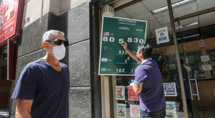 El precio del dólar se mantiene al alza y se acerca a los 810 pesos