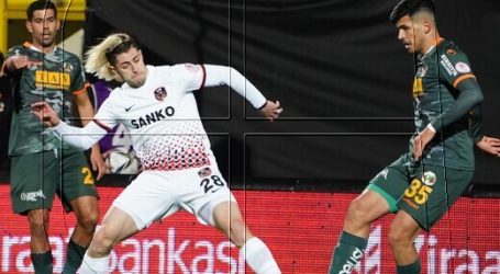 Ángelo Sagal fue titular en eliminación del Gaziantep en la Copa de Turquía