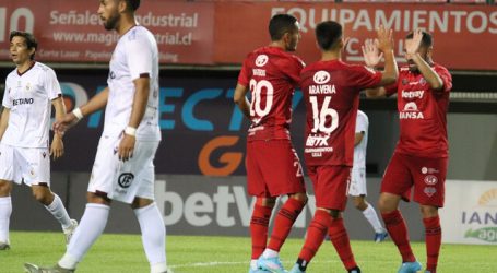 Ñublense superó en Chillán a Deportes La Serena y trepa a la cima