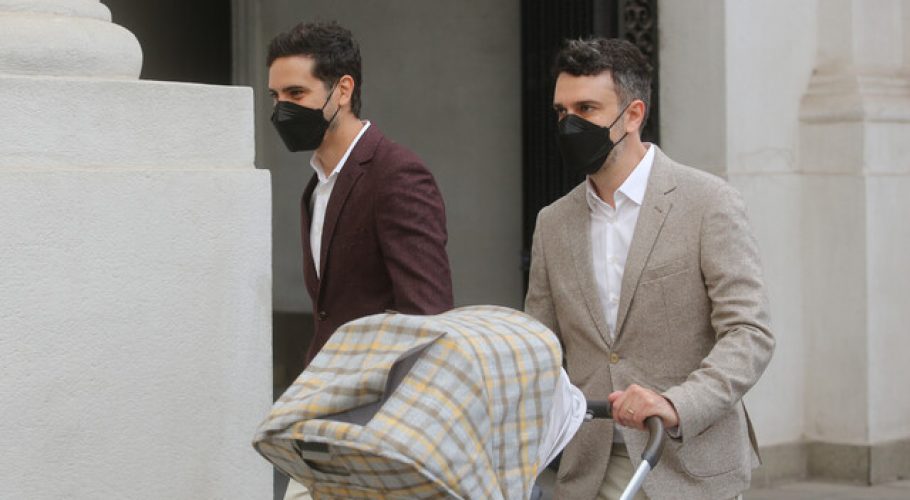 Presidente Piñera recibe en La Moneda al primer matrimonio igualitario del país