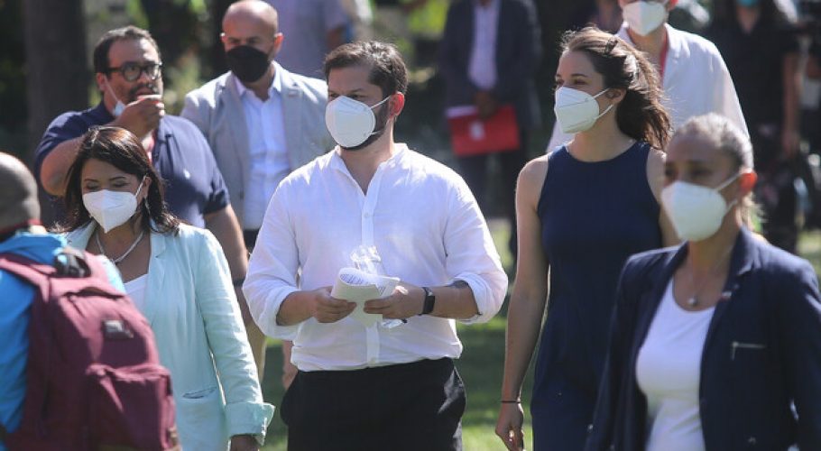 Boric criticó presencia de Ezzati en oración ecuménica en Catedral de Santiago