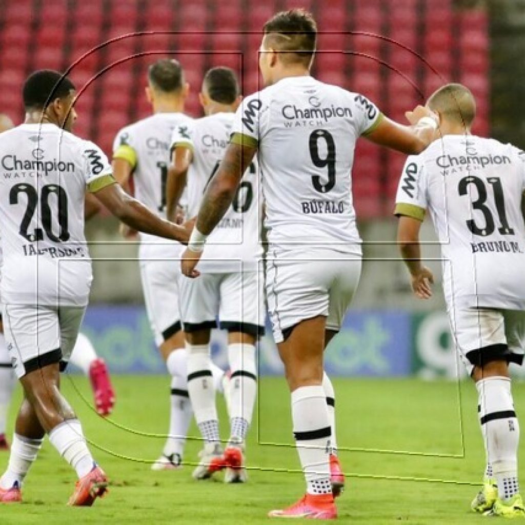 Javier Parraguez marcó triplete en goleada de Sport Recife por el Pernambucano
