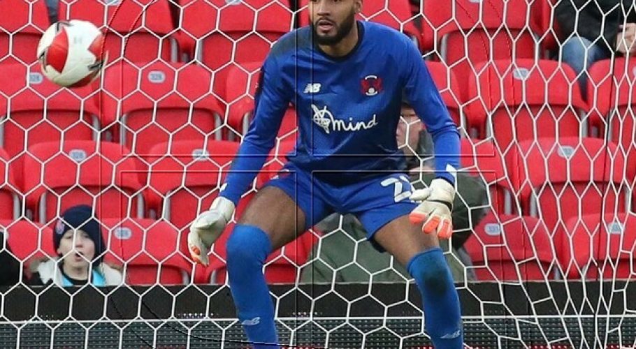 Inglaterra: Lawrence Vigouroux fue titular en victoria del Leyton Orient