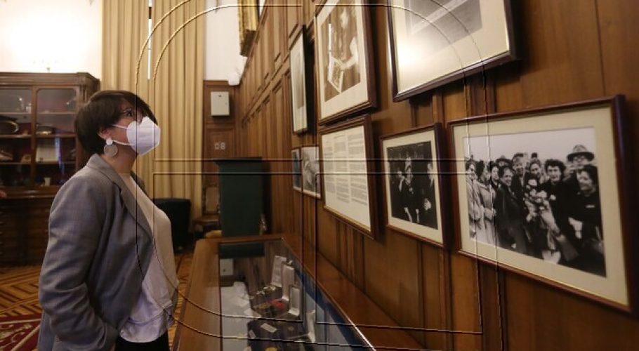 Ministra de las Culturas asiste a conmemoración del natalicio de Elena Caffarena