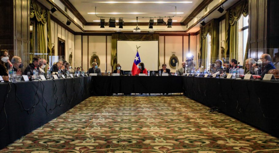 Canciller Urrejola encabezó el Consejo Asesor para el Caso Silala