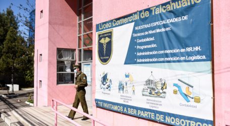 Detienen a apoderada acusada de apuñalar a profesor en liceo de Talcahuano