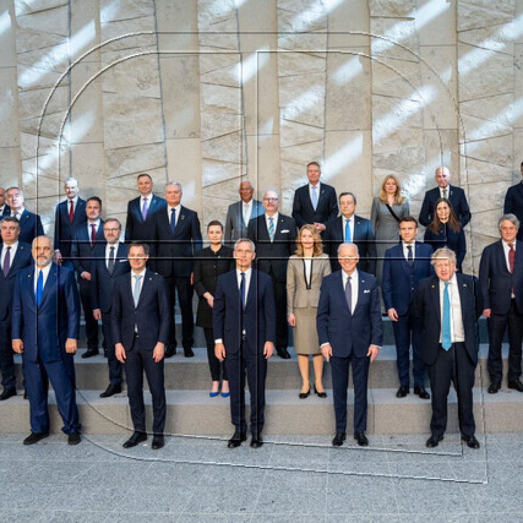 Los líderes de la OTAN pactan equipar a Ucrania contra ataques químicos